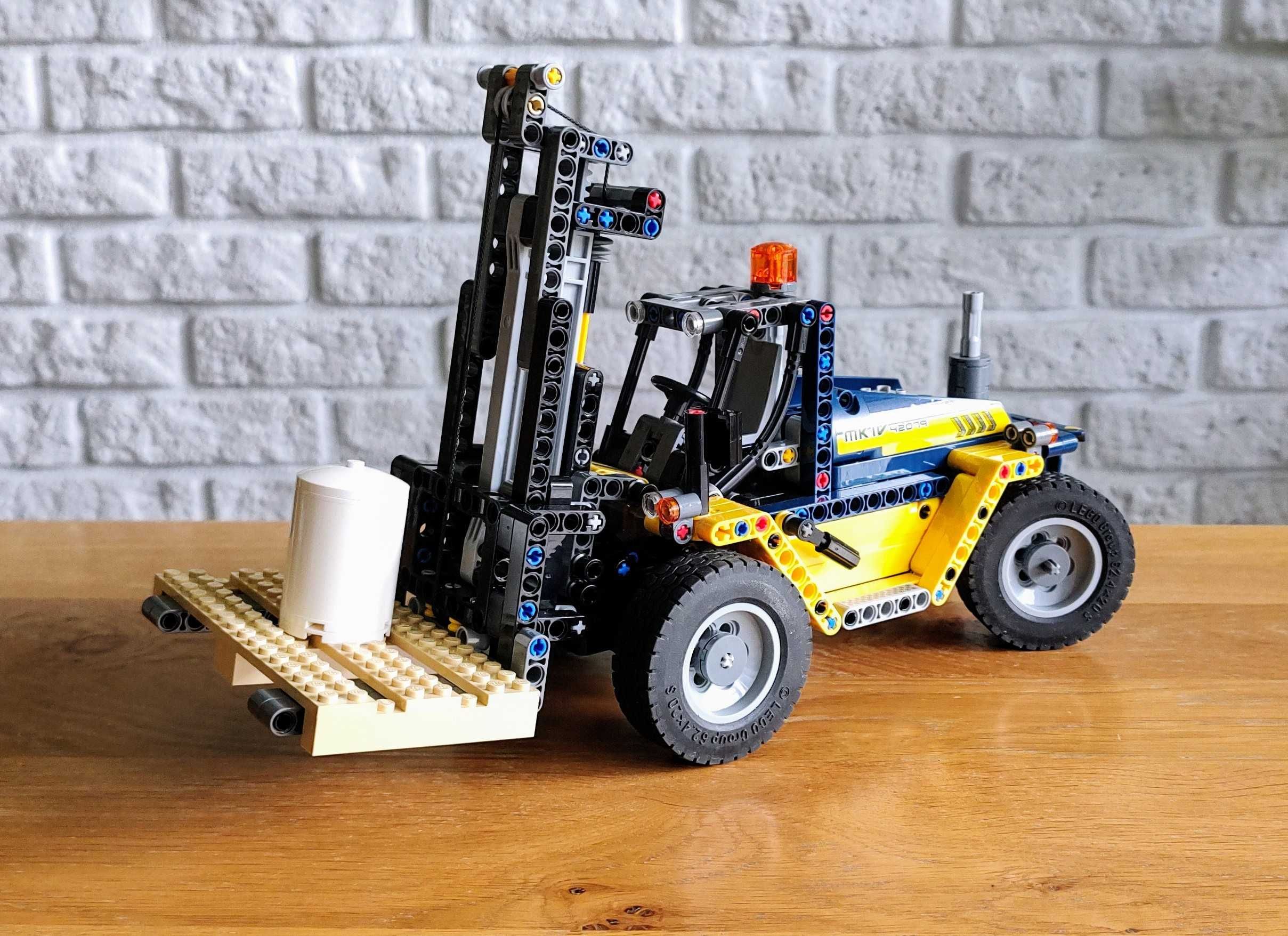 Lego Technic 42079 Wózek widłowy (100%)