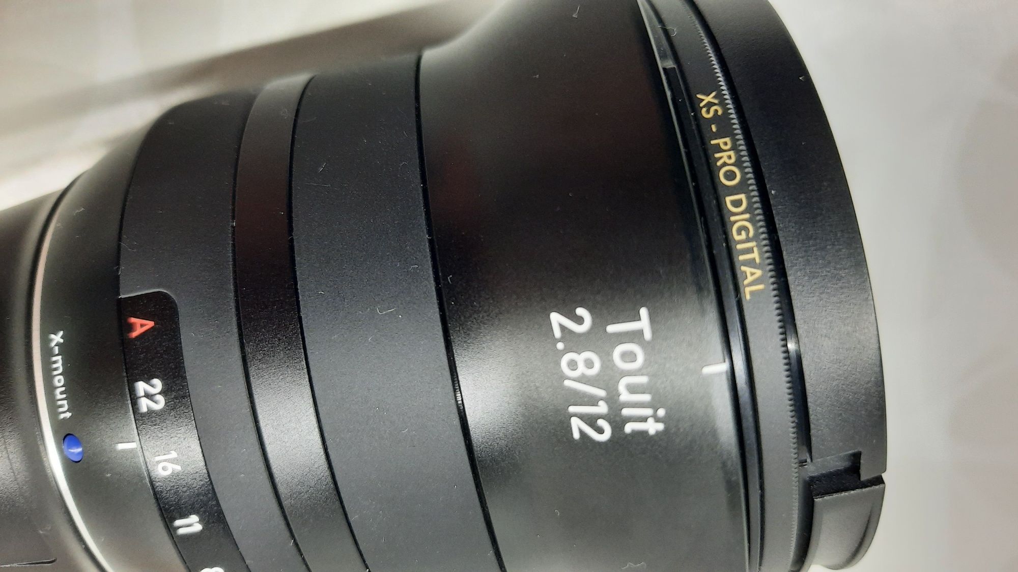 Ширококутний об'єктив Zeiss Touit 2.8/12 X-mount