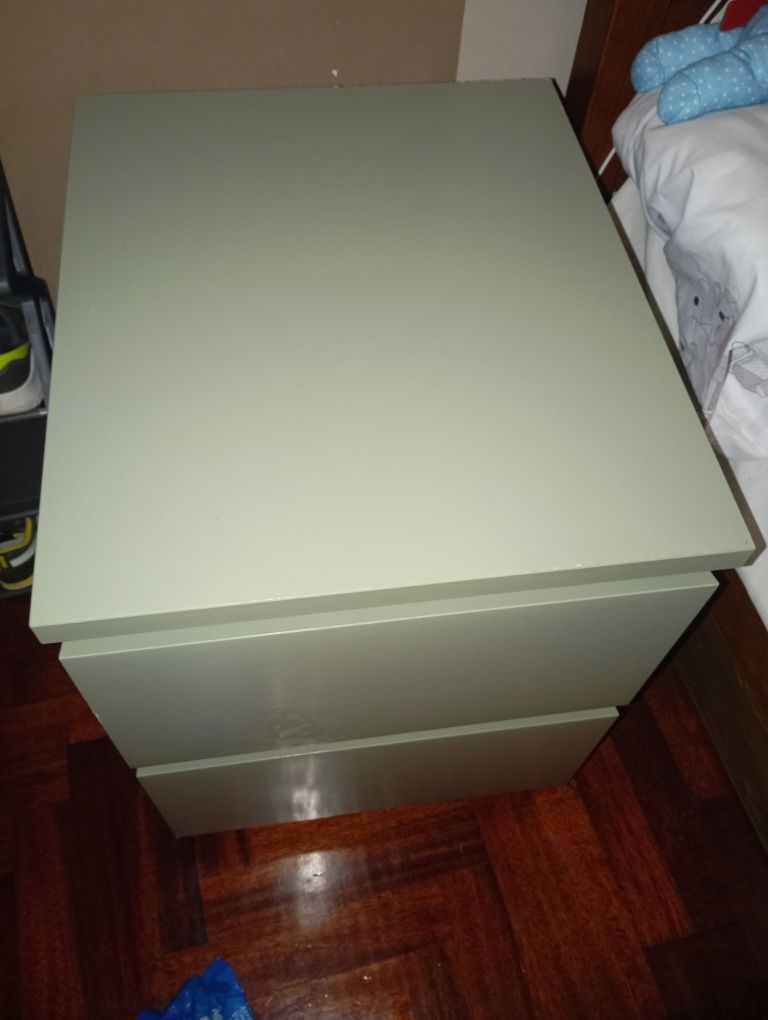 Mesa cabeceira Malm verde