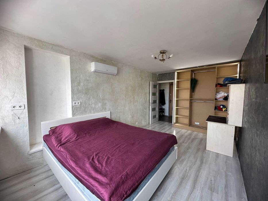 Малишка, 37 До метро 3 хвилини пішки Готівка або безготівковий розрах.