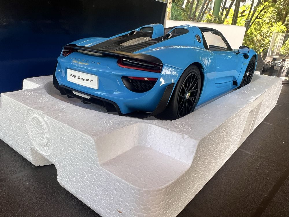 Autoart 1/18 Porsche 918 Spyder Weissach Package (Riviera Blue)