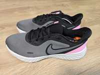 Nike Revolution 5