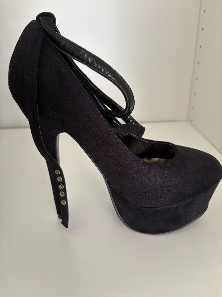 Buty na obcasie