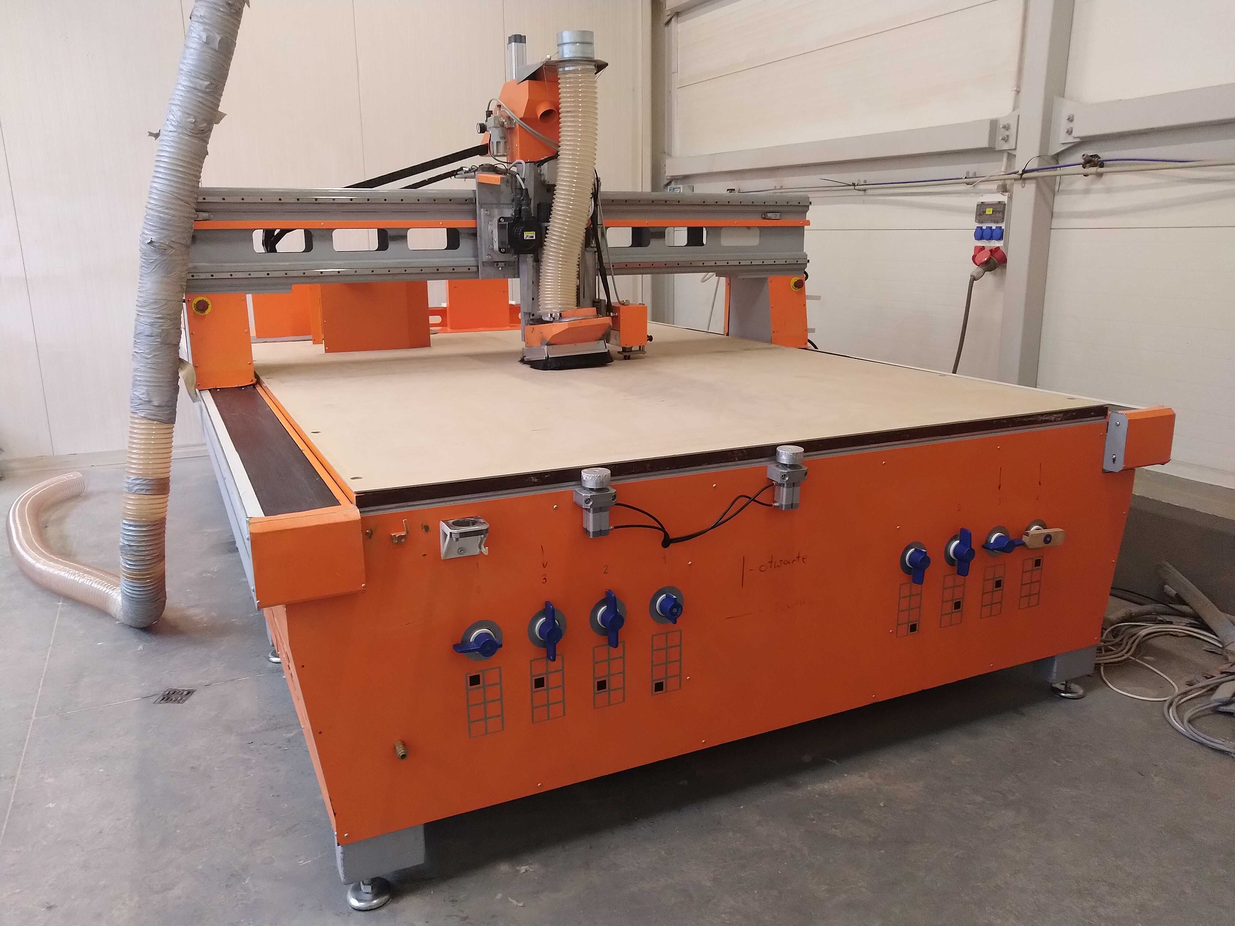 Frezarka CNC INFOTEC 3121 centrum frezarskie z pompą i dod. wrzecionem