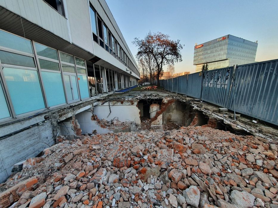 Wyburzenia, Kucie betonu młotem, Kruszenie szczęką, Cięcie stali, KRK