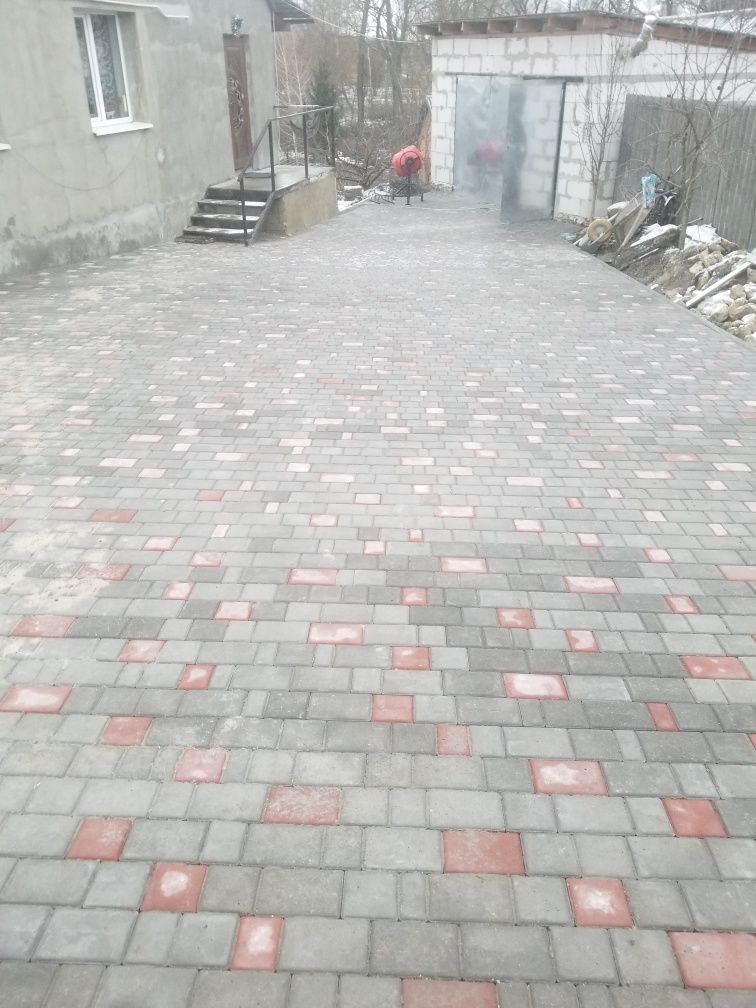 Встановлення та вкладання бруківки демонтаж також горж парканів