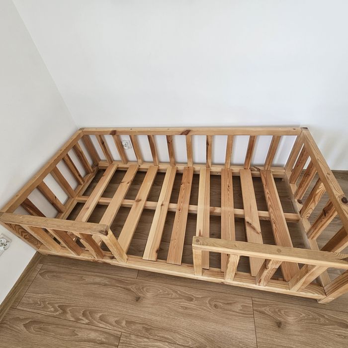 Łóżeczko dziecięce sosnowe