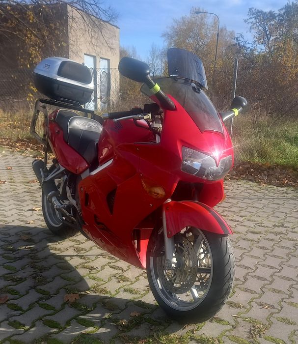 Honda VFR 800 fi (RC 46)