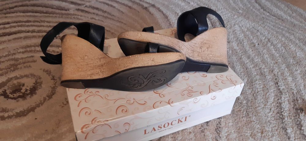 Sandały czarne na koturnie Lasocki 40