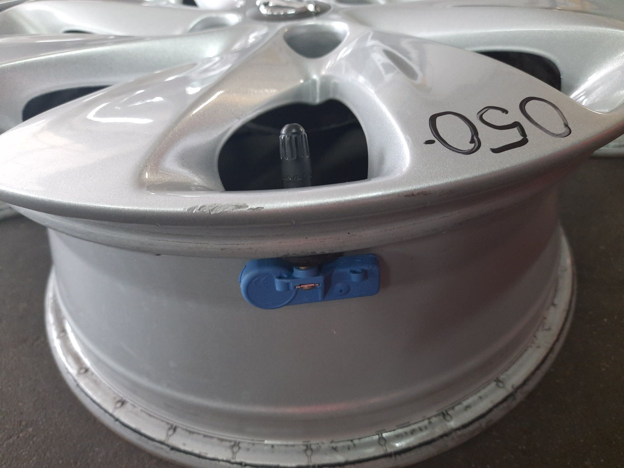 (050) Felgi 15" 4x100 ET 39 6j - Opel