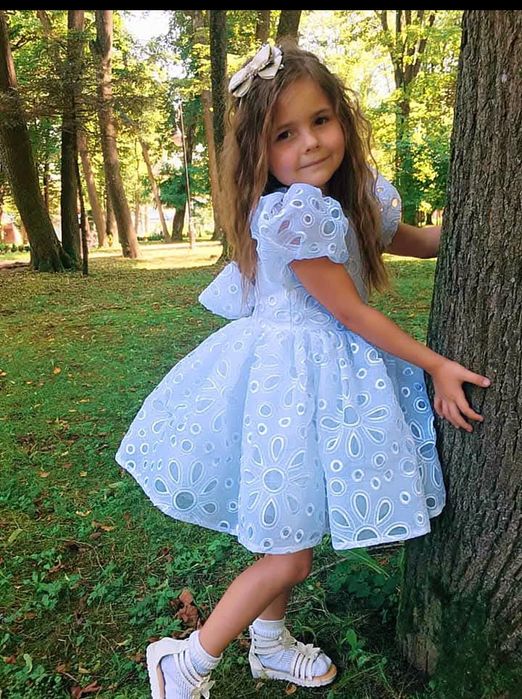 дитячі нарядні плаття ,сукні  на  Сніжинки
