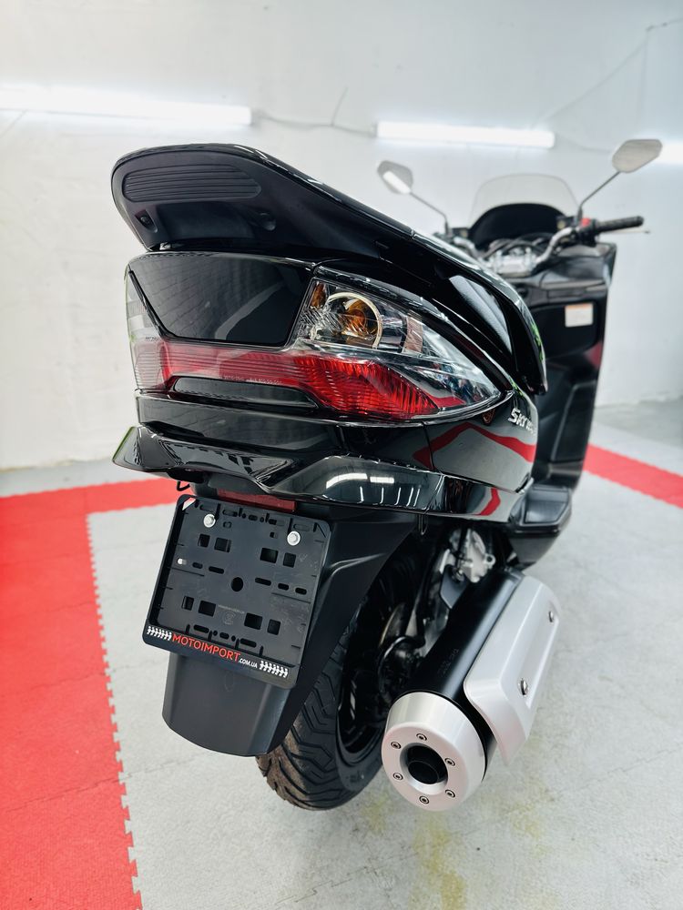 скутер Suzuki Skywave 250 в ідеальному стані тільки з Японії