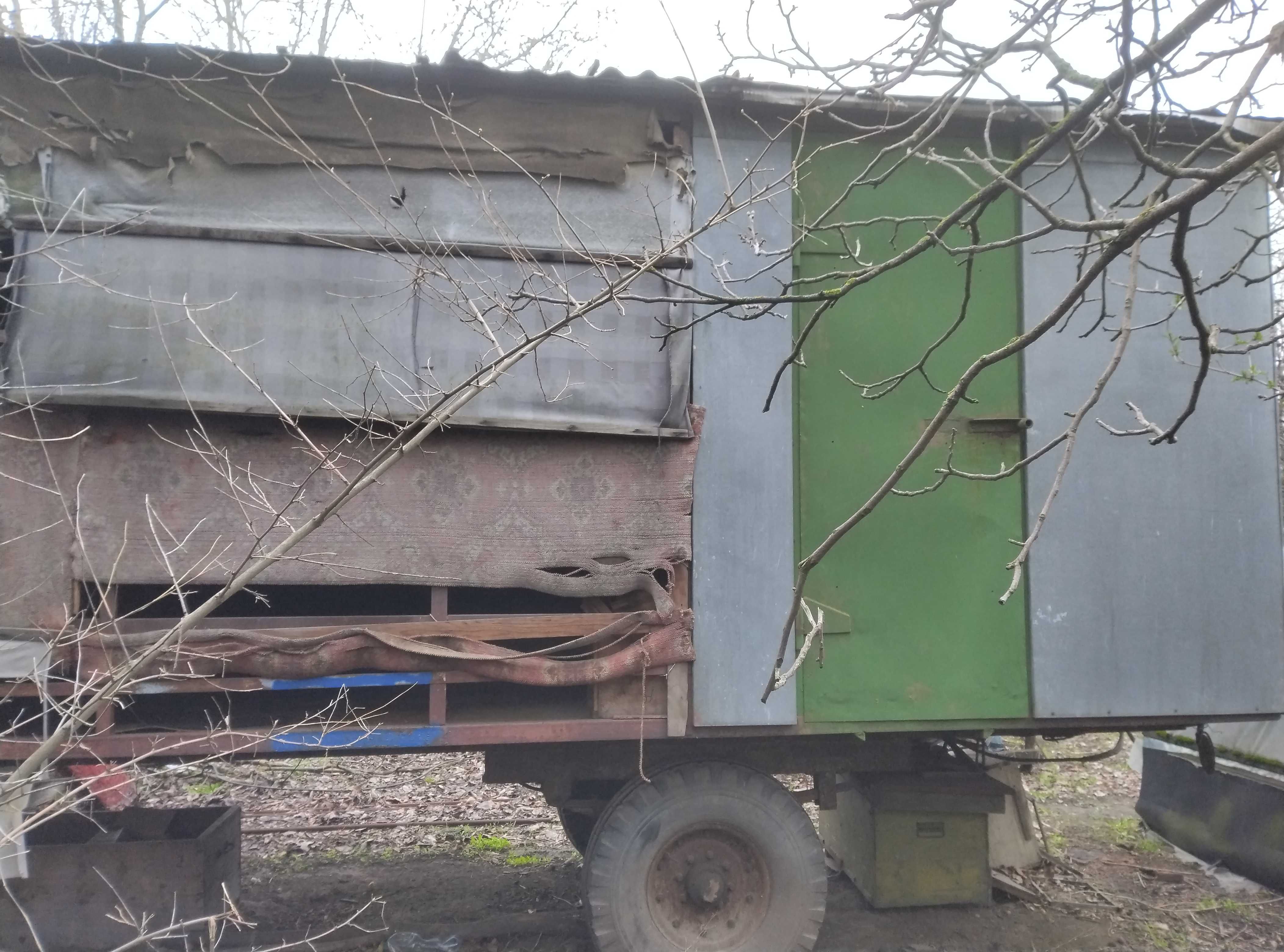 Тракторний причіп павільйон