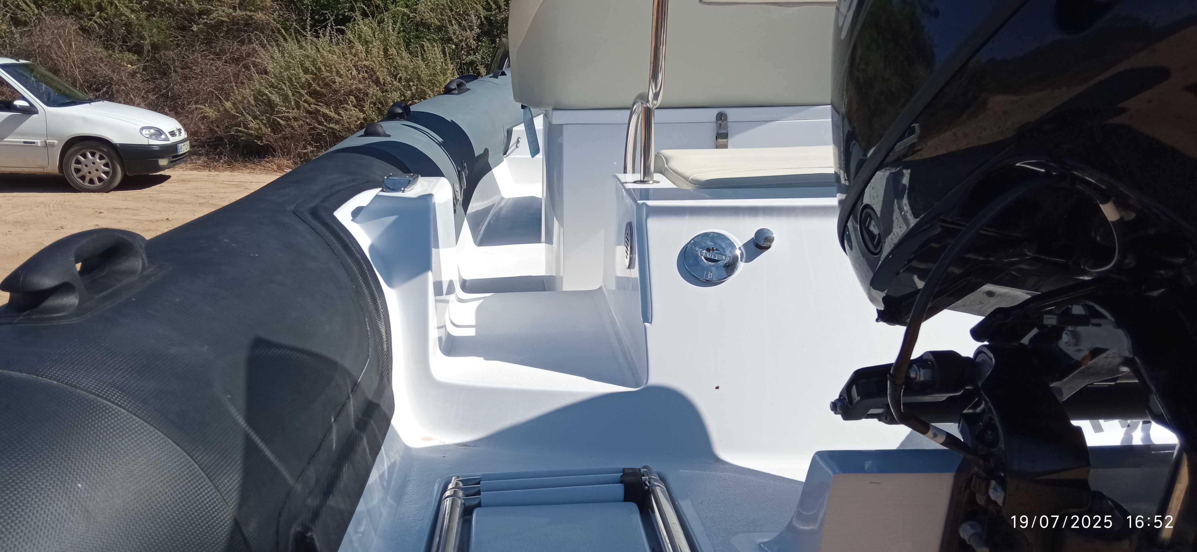 Hydrosport RIB646 barco de serviço 2025