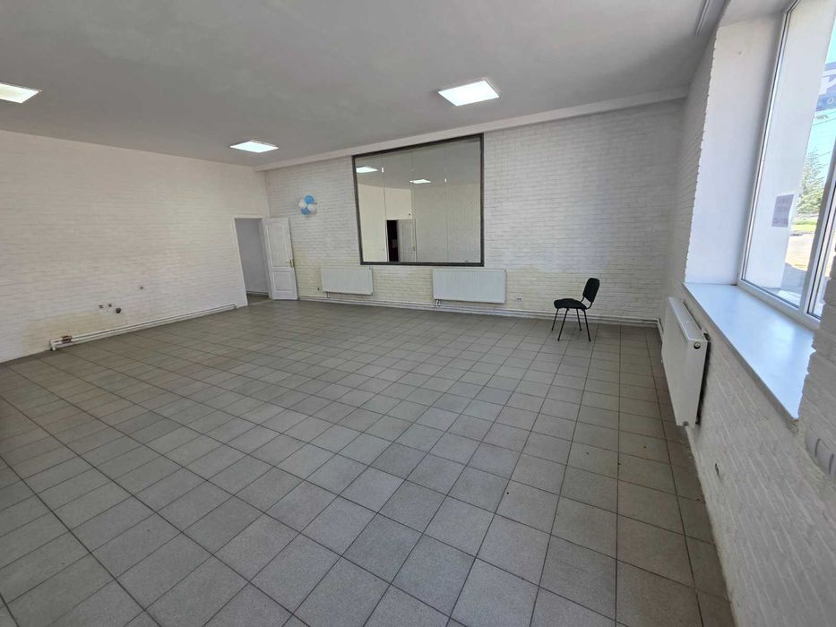 нежитлове приміщення м. Кам'янка-Бузька ( центр )