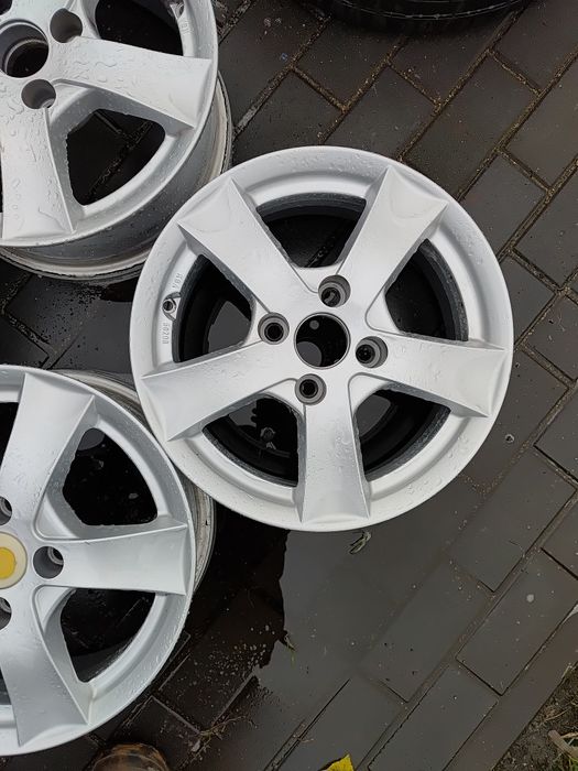 Felgi alufelgi 15 4x108 peugeot citroen 
Rozstaw szpilek 
ET
Szerokość