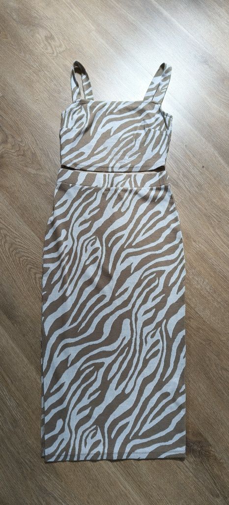 Komplet zebra top i spódnica beżowy biały mohito XS