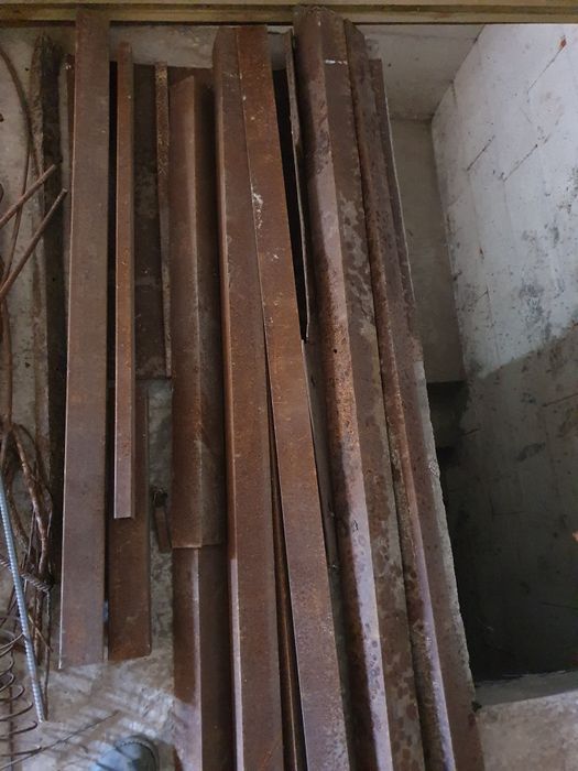 Продам в м.Кривии Ріг матеріали:обрізки доски, залізо, пластик