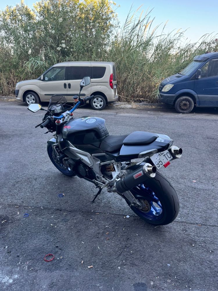 Aprilia tuono rsv1000r gen 2