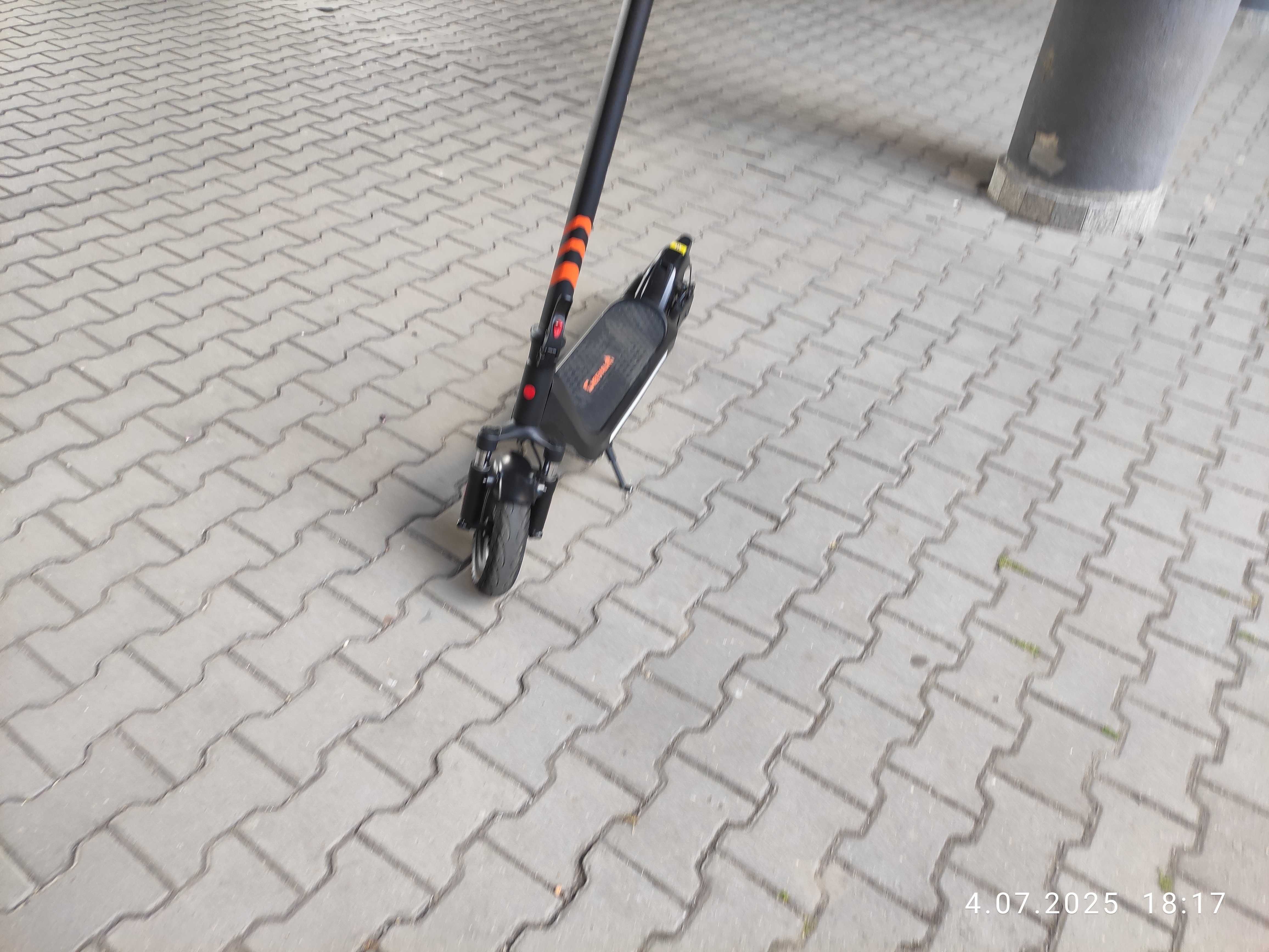 Niemal nowa hulajnoga przebieg 220 km, po 10 ładowaniach. Stan idealny