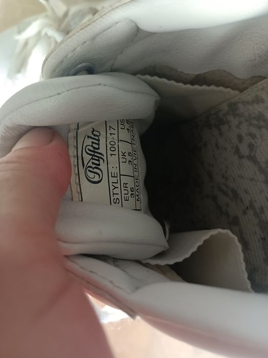 Tênis  brancos Buffalo