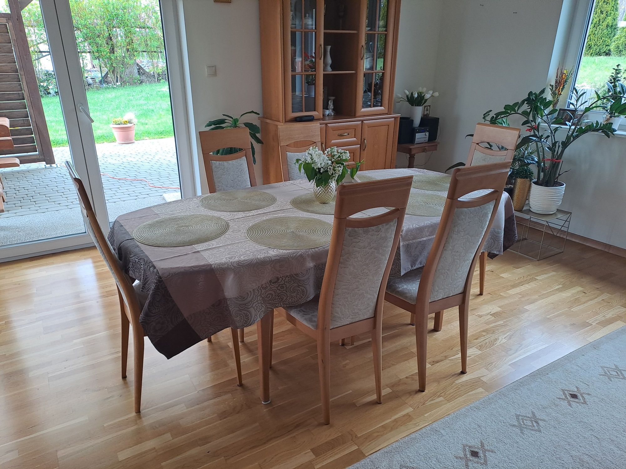Komplet drewniany stół plus 6 krzeseł