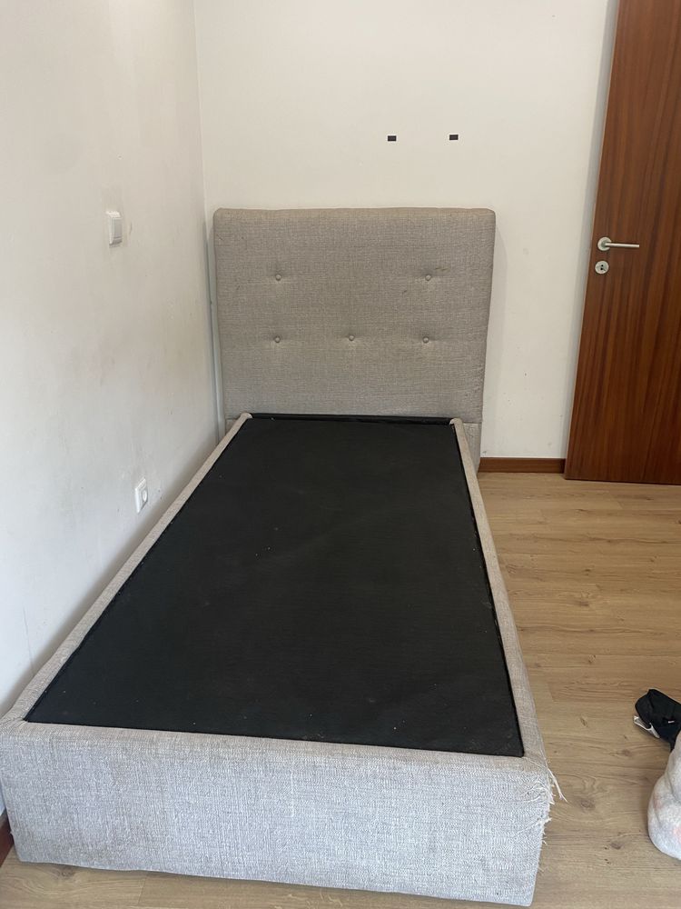 Cama com cabeceira solteira