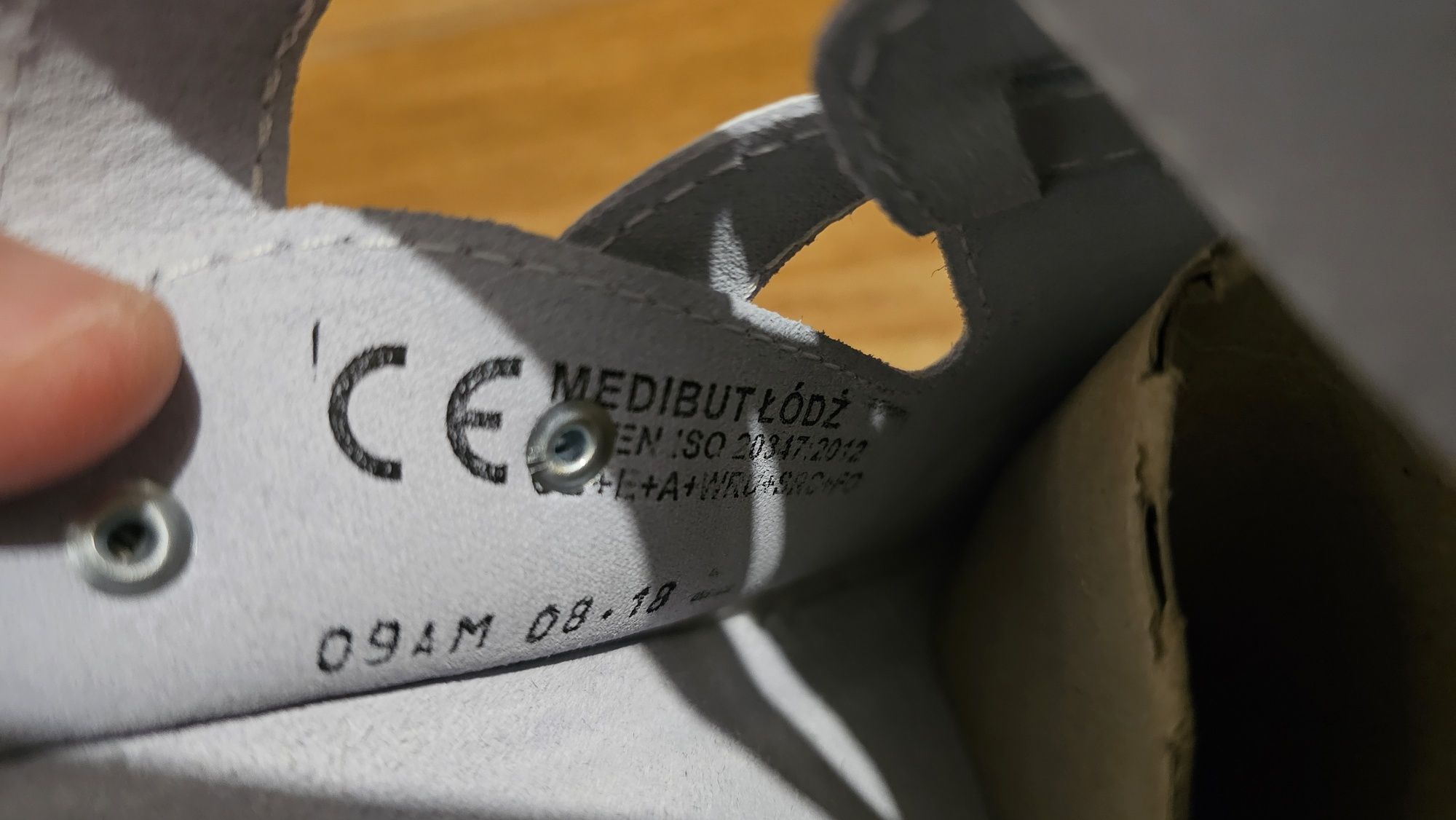 Buty medyczne z atestem, białe, nowe, rozmiar 44