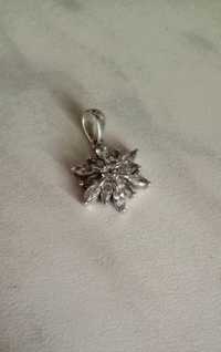 Кулон срібний 925 із фіанітами ніжний квітка 2.1 г