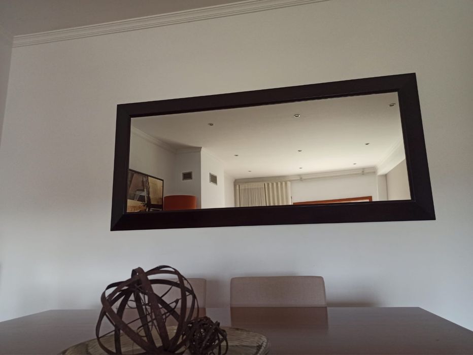 Aparador + mesa + 4 cadeiras + espelho