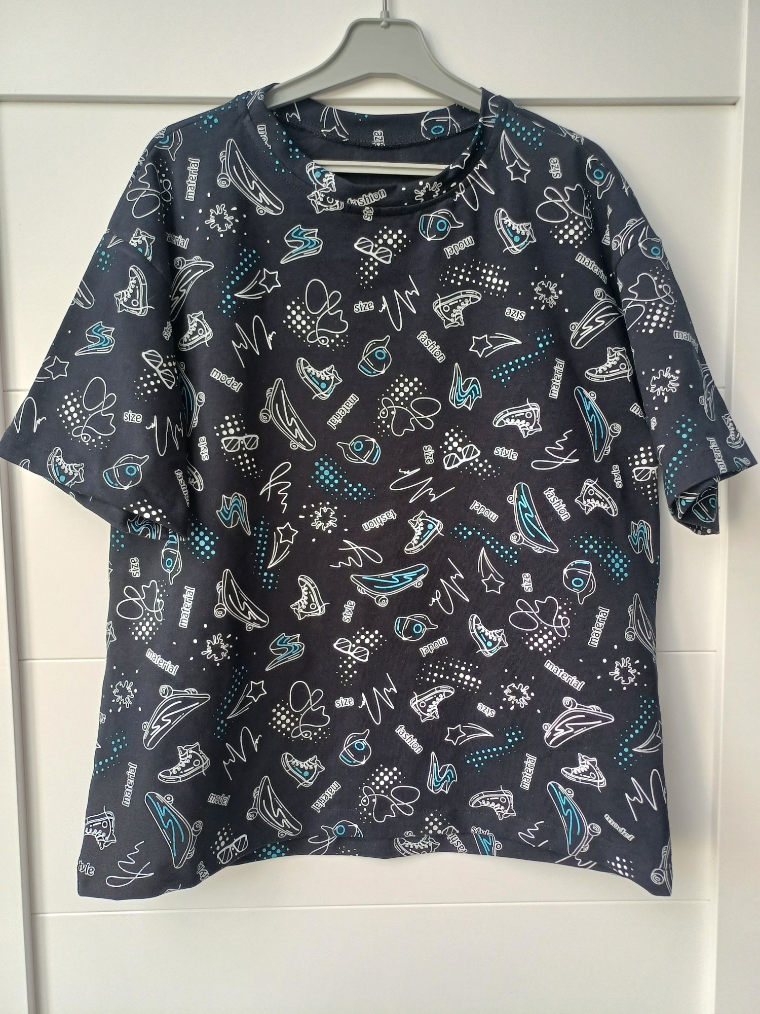 Nowy T shirt rozmiar 152