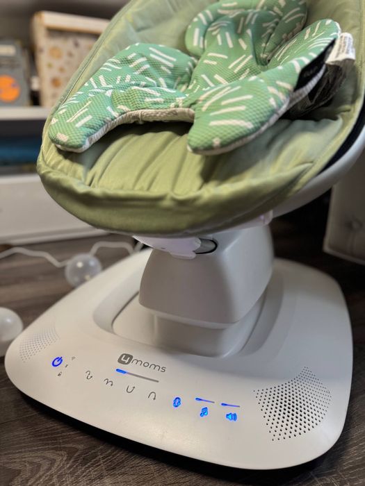 Захитуючий центр mamaRoo 5.0