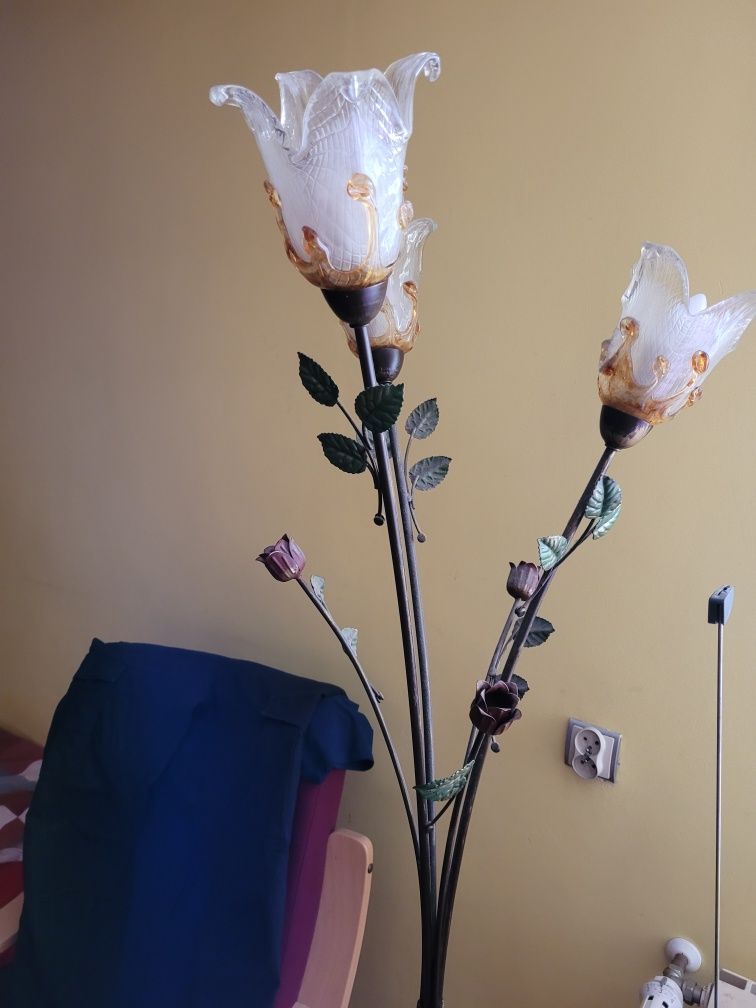 Lampa stojąca do pokoju