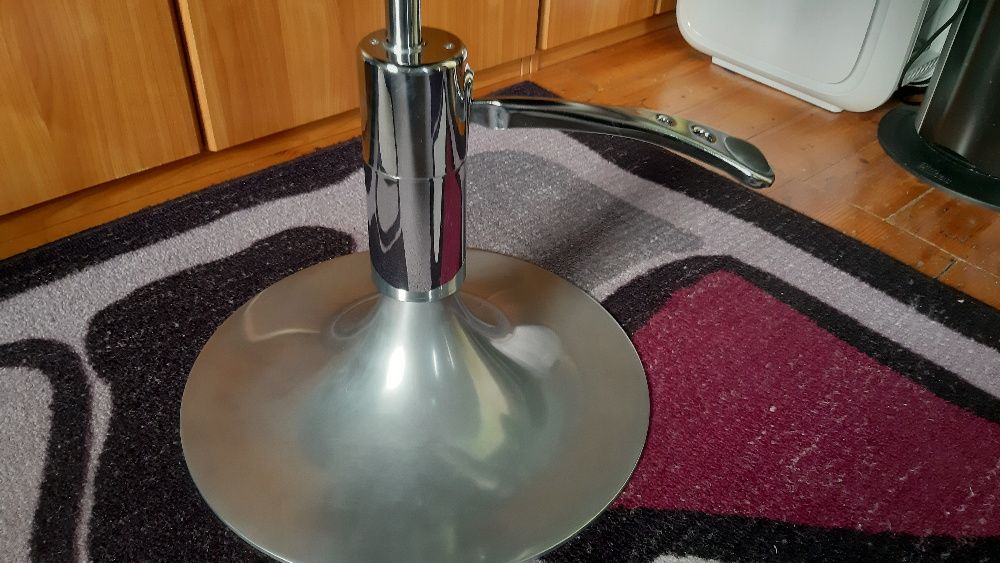 Fotel Skórzany fryzjerski kosmetyczny skóra biały