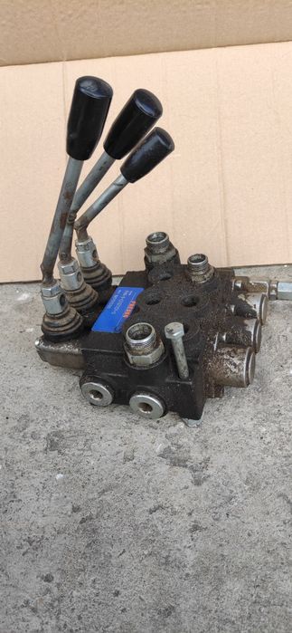 Rozdzielacz hydrauliczny 3-sekcyjny ręczny Presko 40L 03P40