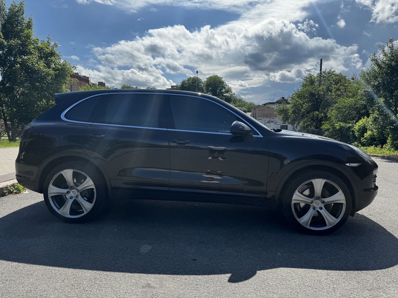 Porsche Cayenne офіційний 2011 року