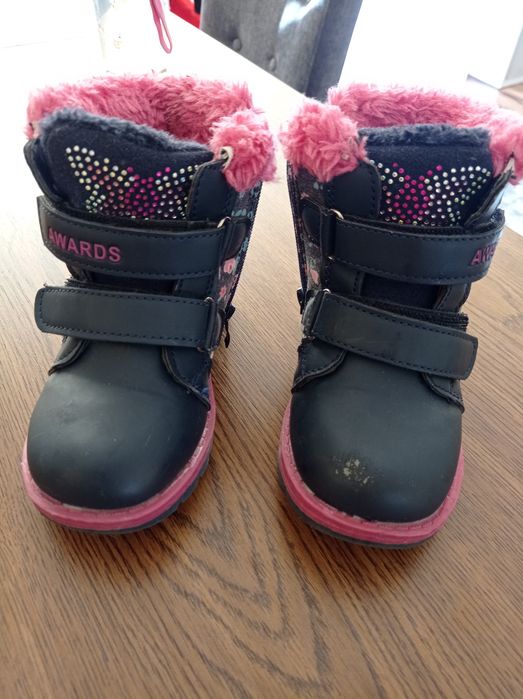 Buty zimowe ocieplane dla dziewczynki w rozmiarze 25