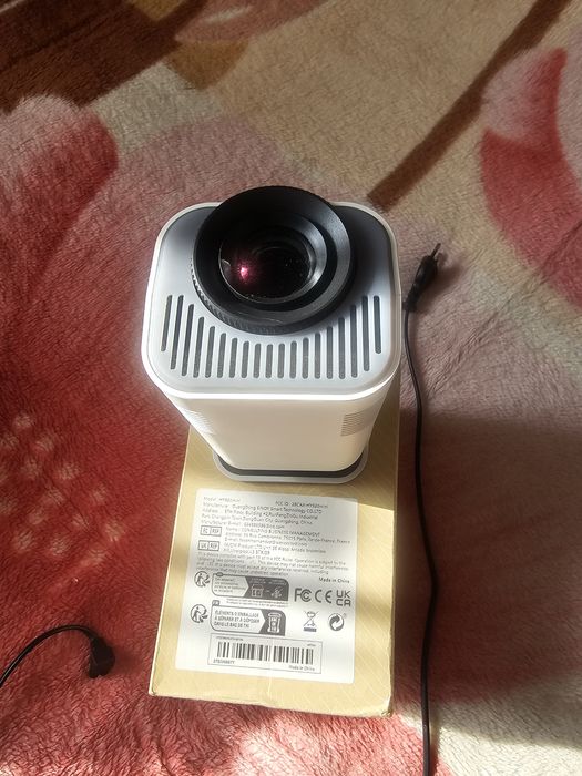 портативний проектор HY320mini