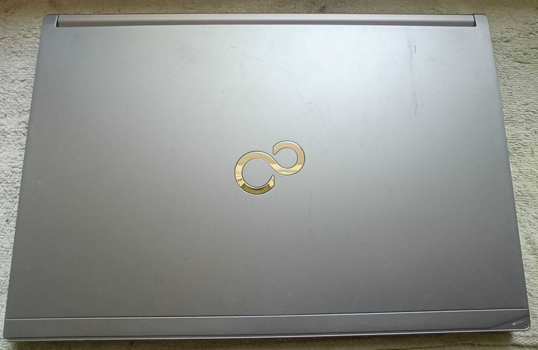 laptop Fujitsu E744: i5?