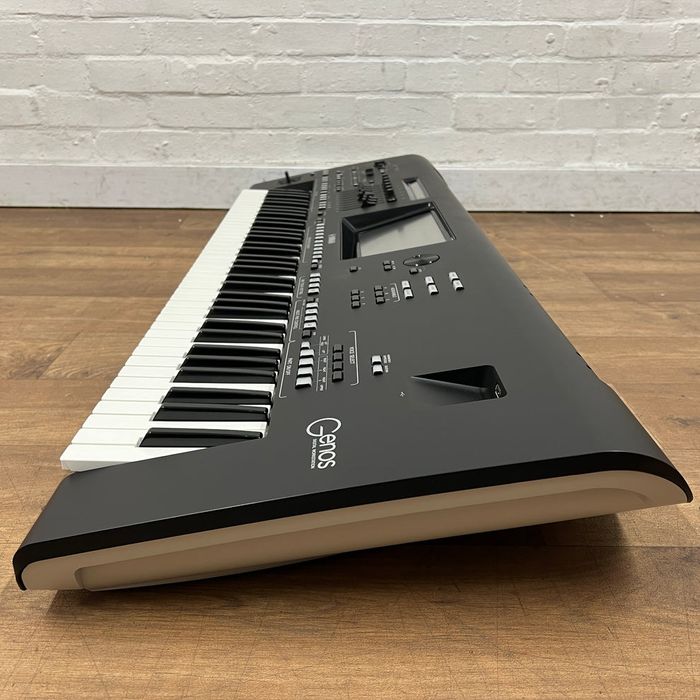 Yamaha Genos como novo