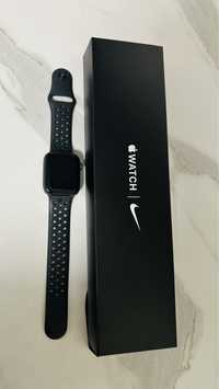 Apple Watch SE (44mm)