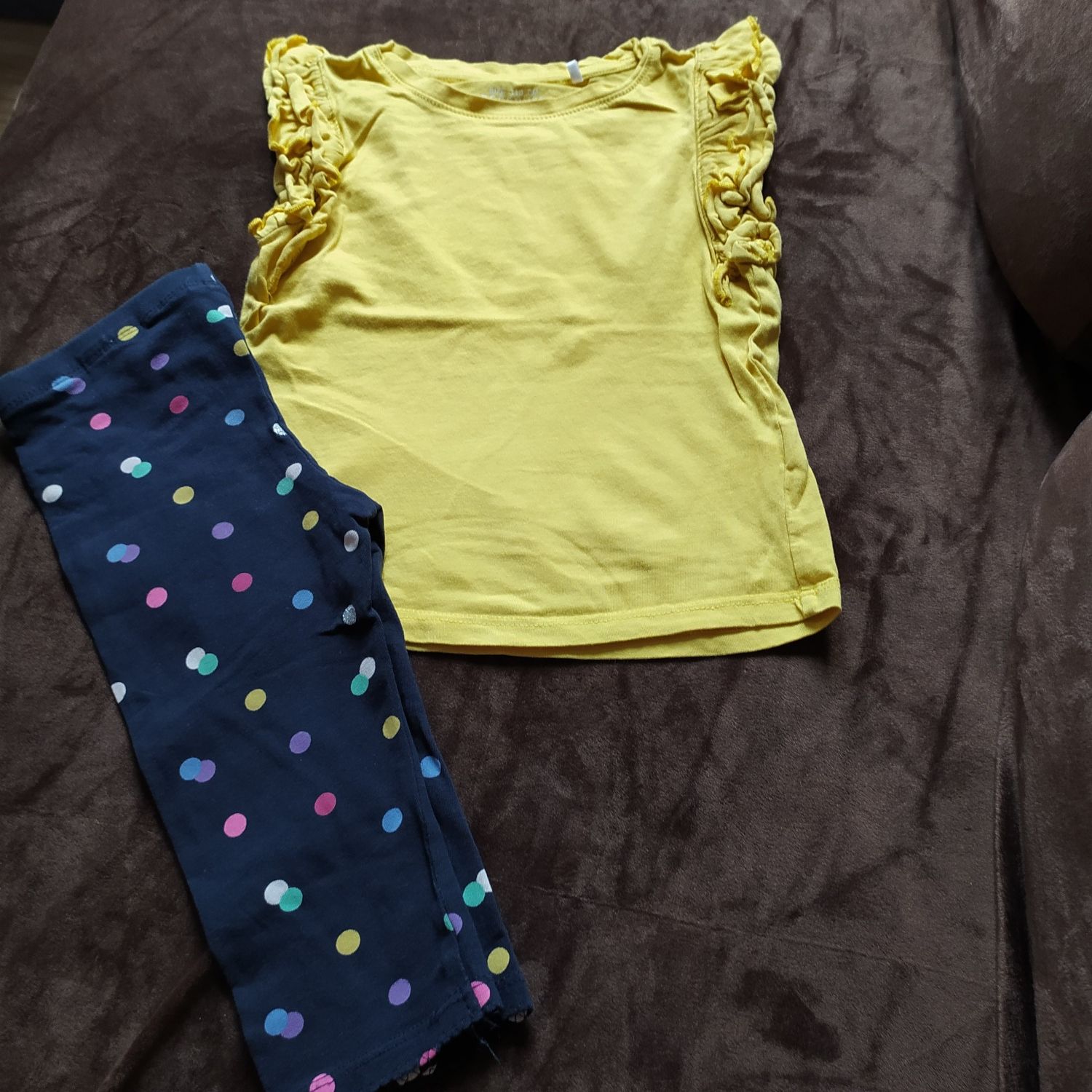 107-> komplet bluzka reserved rybaczki kolorowe groszki H&M r.104/110