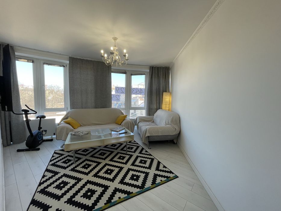 ЦЕНТР!Продаж простороі та світлої 2 кім квартири!