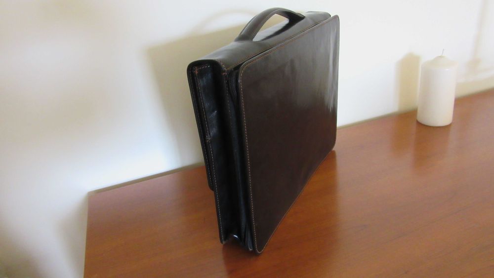 Pasta, mala em pele genuína  *** NOVA ***