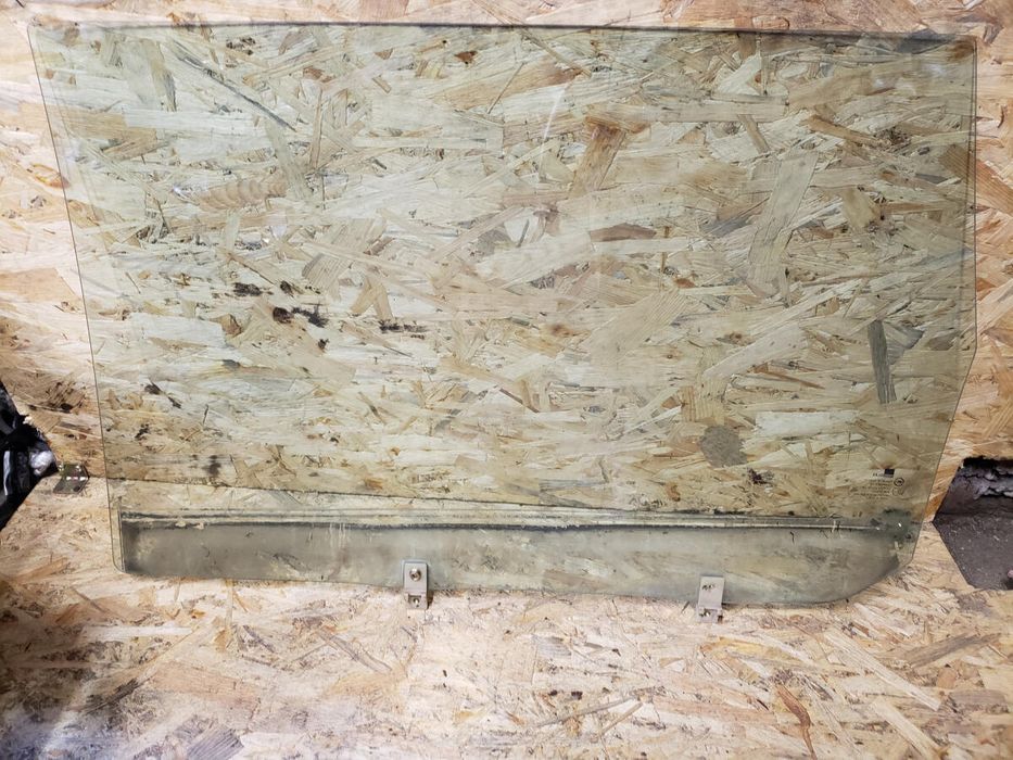 Стекло двери задней правой Hyundai Trajet 2000-2010 разборка