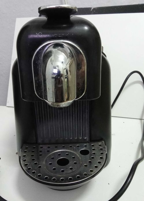 Maquina de café cápsulas marca delta  a funcionar bem