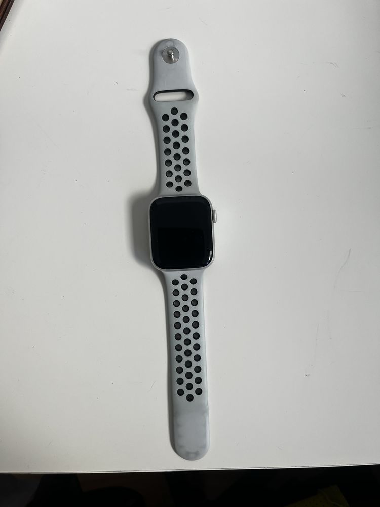 Apple Watch SE - 44mm (para peças)