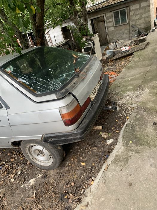 Продам рено11 в розборі