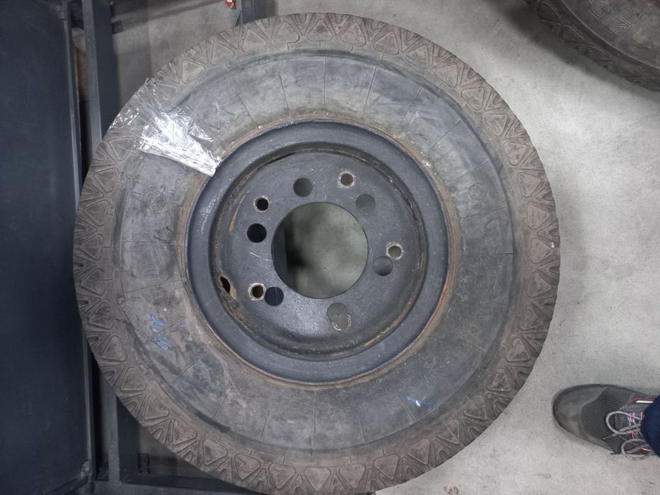 Нова покришка 8.25-15 до спец техніки