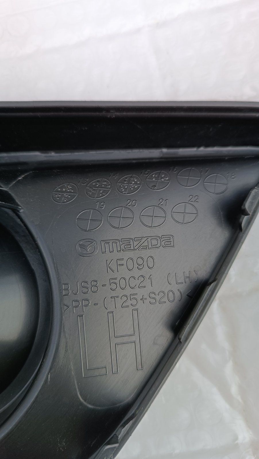 Продам левую противотуманку ПТФ для Mazda 3 2015 года